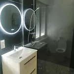 Confort Et Serenite 5 Min Apartment